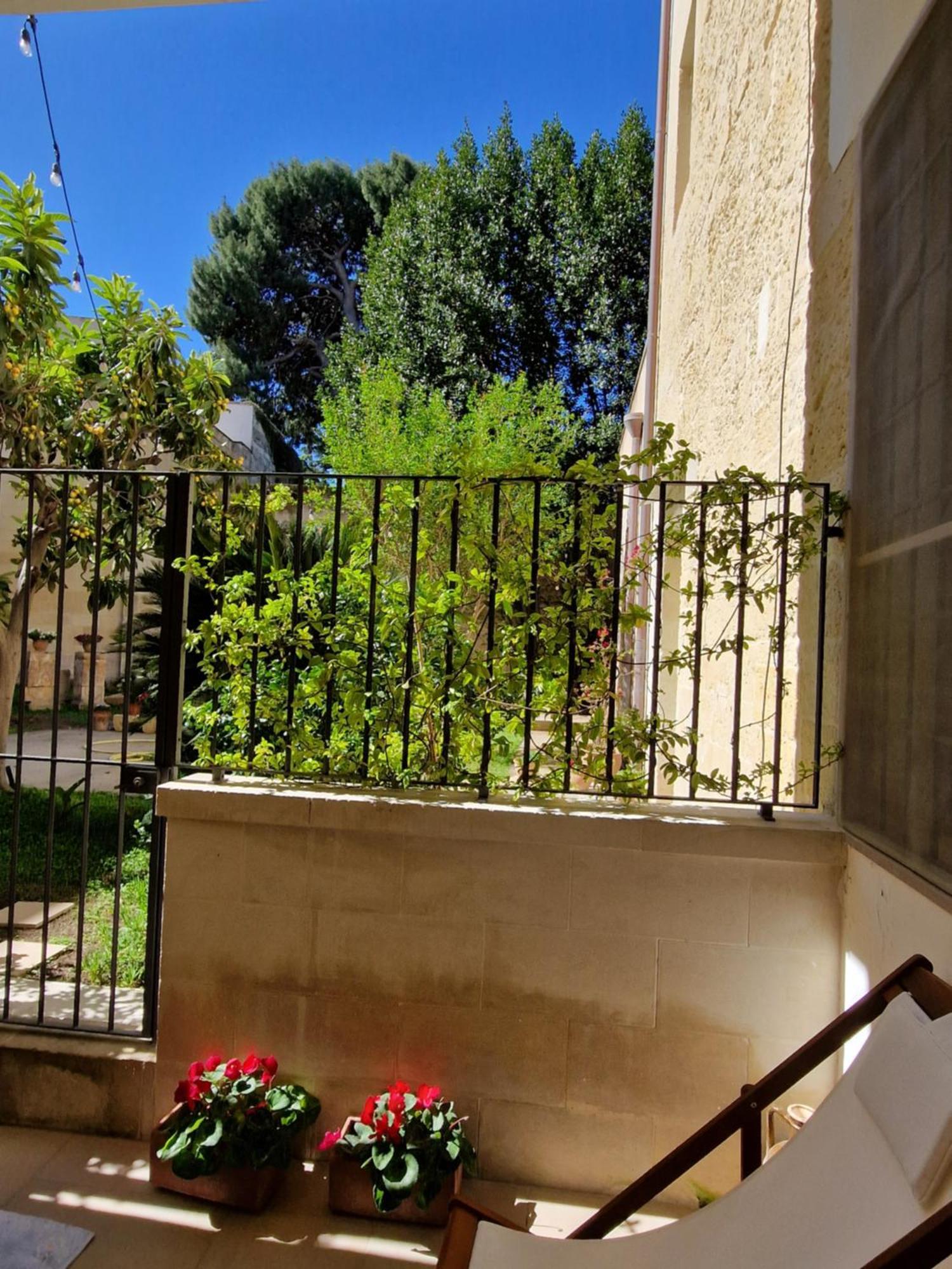 Al Centro Di Lecce Appartamento Le Due Rose-Con Patio Privato Buitenkant foto